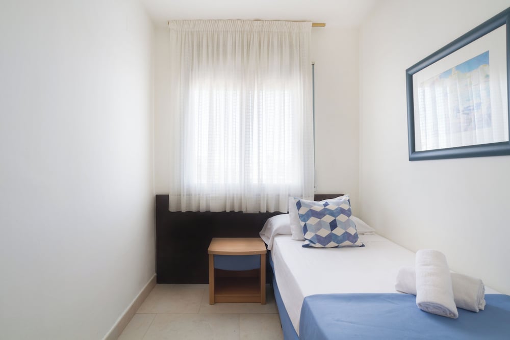 Apartment, 3 Bedrooms - Photo 2