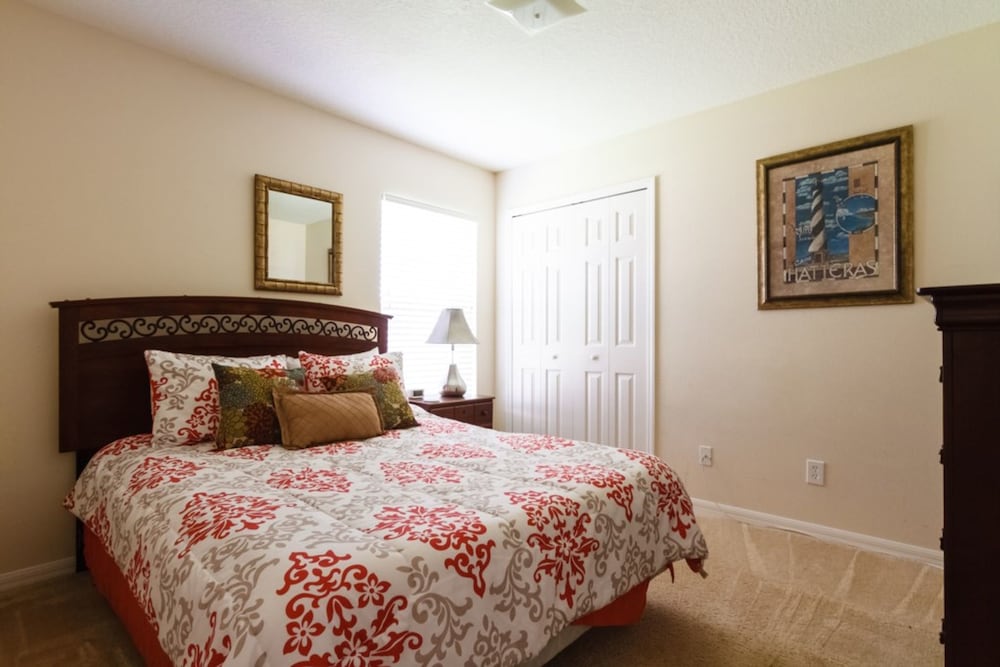 House, 4 Bedrooms photo 2