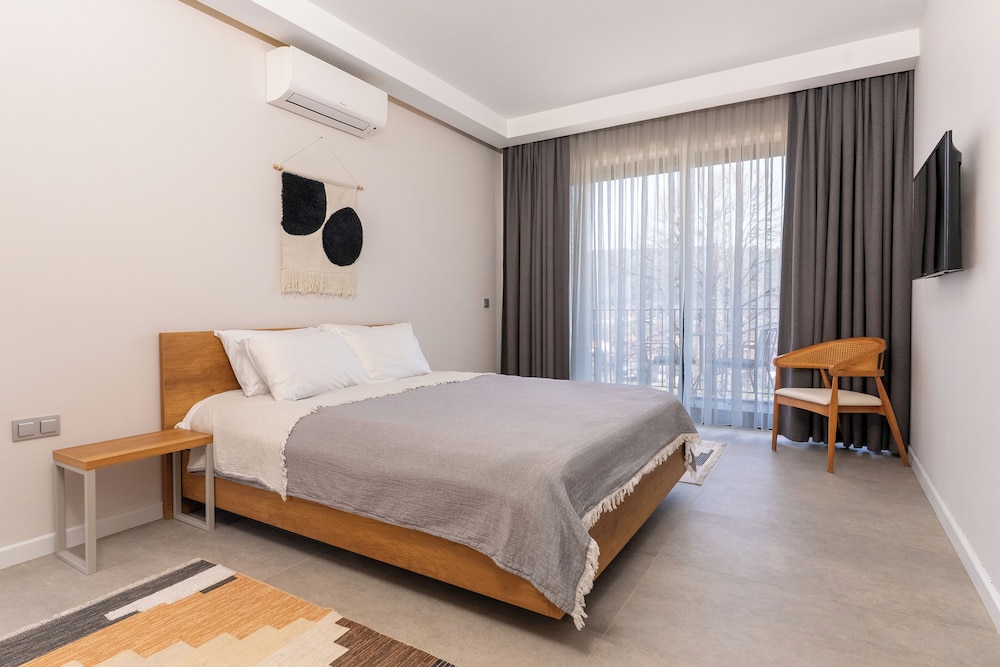 Deluxe Double Room, Lake View photo 1