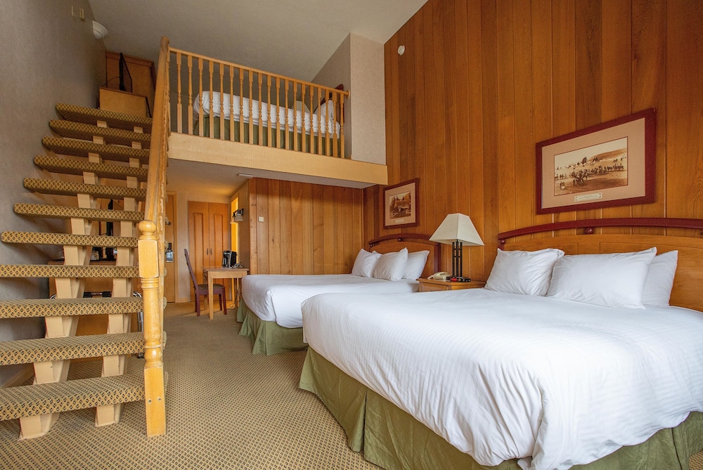 Classic Loft, 1 Bedroom, Kitchenette, Pool View photo 1