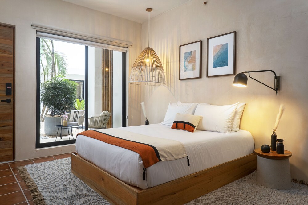 Deluxe Room, 1 Queen Bed, Balcony - Photo 1