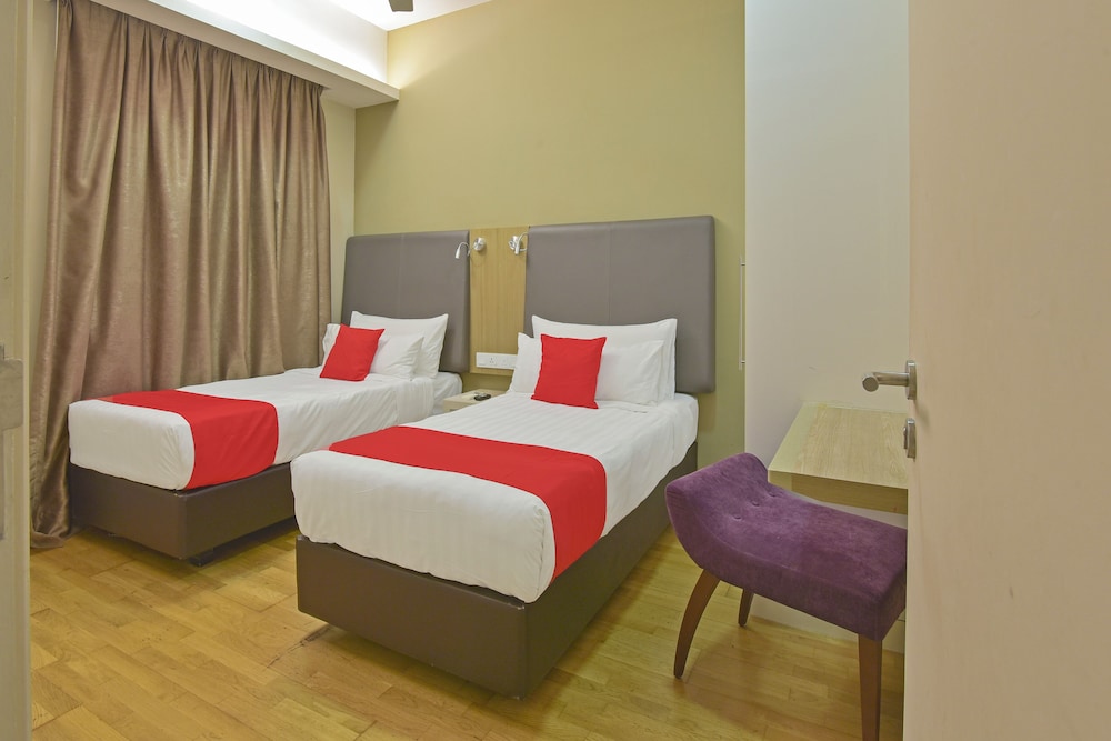 Three Bedroom Suite - Twin Tower with Pool View thumbnail 5