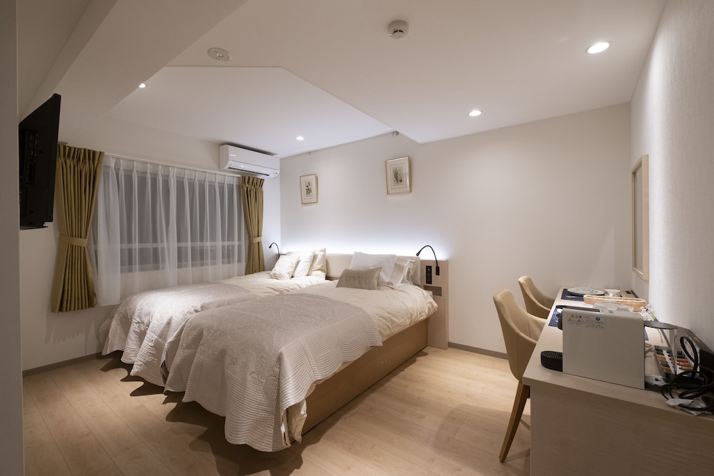 Basic Room, 2 Twin Beds, Non Smoking (C, 1F) photo 1
