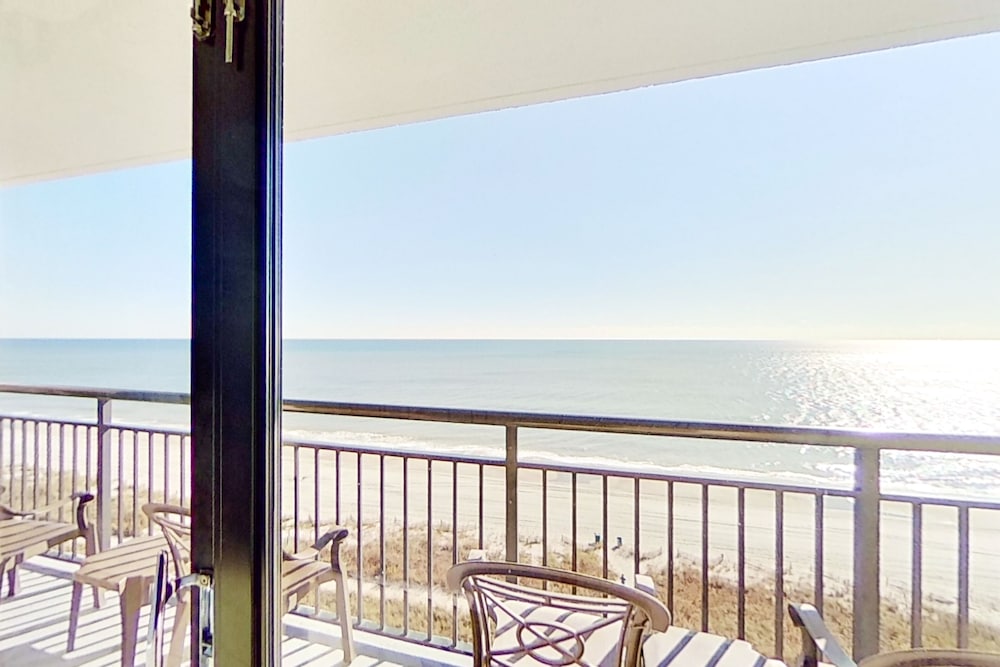 Suite, 1 Bedroom (Oceanfront 1 King) photo 3