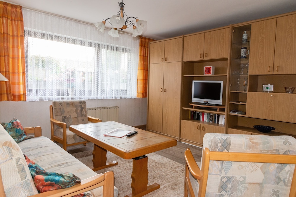 Apartment, Non Smoking, Garden View (Souterrain) photo 3