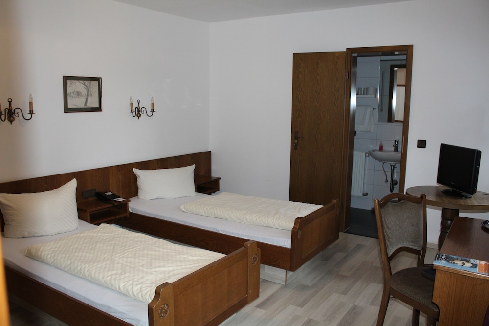 Standard Twin Room, Private Bathroom, Garden View (Twinnbed) - Photo 1