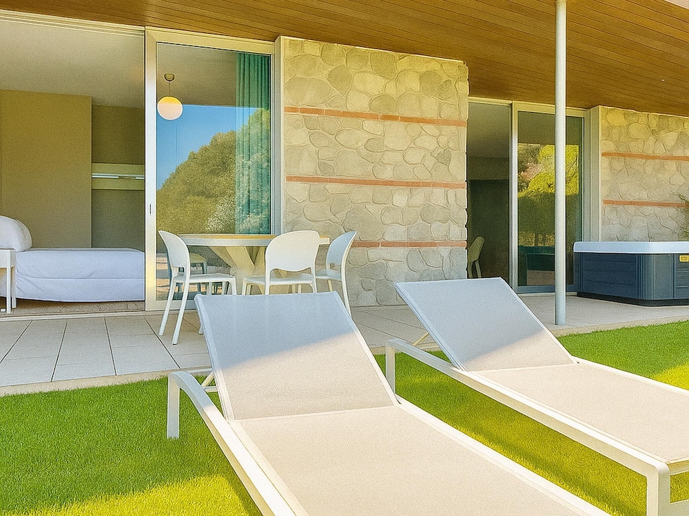 Superior Apartment, Hot Tub, Garden View photo 2