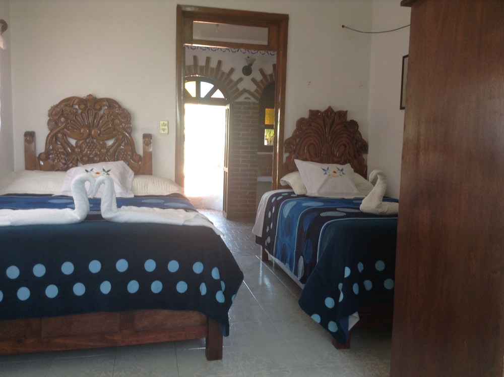 Standard Room, Multiple Beds (Esmeralda) photo 3