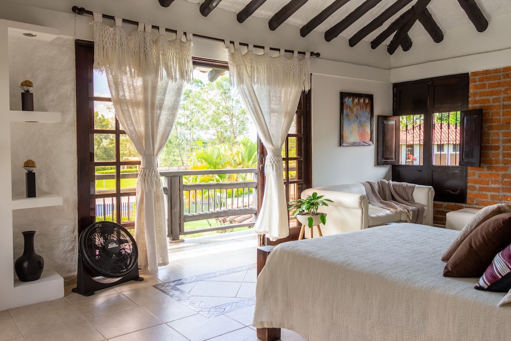 Traditional Suite, Refrigerator, Pool View, photo 6