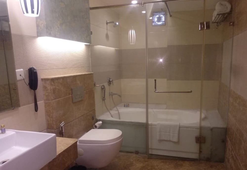 Executive Room with Bathtub photo 2