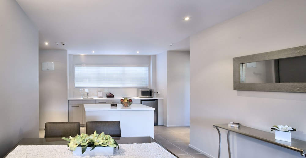 One Bedroom Ground Floor Unit photo 3
