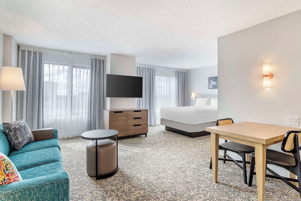Room, 1 Queen Bed with Sofa bed, Accessible (Mobility/Hearing Tub)