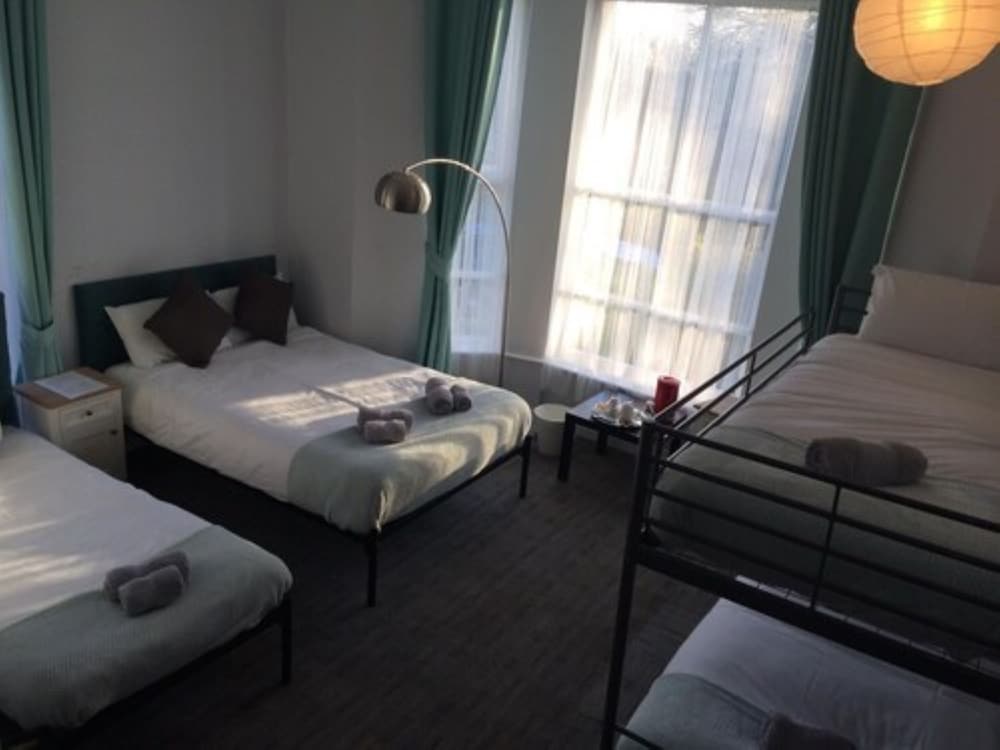 Basic Quadruple Room photo 2