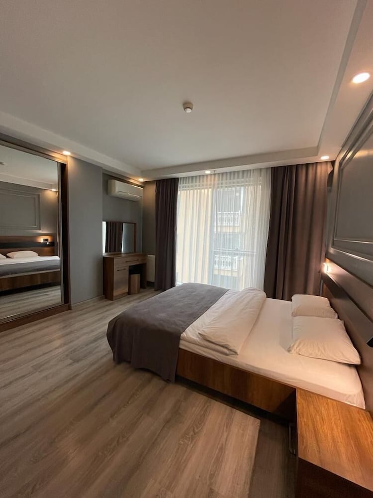 Luxury Condo, 1 Bedroom photo 2