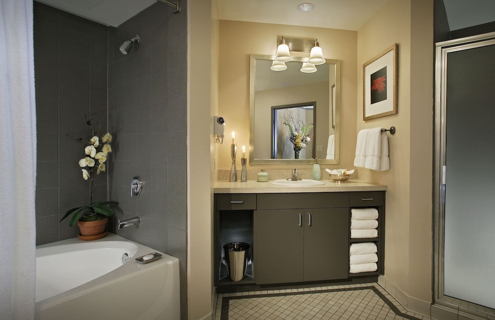 Deluxe King Room - Photo 4
