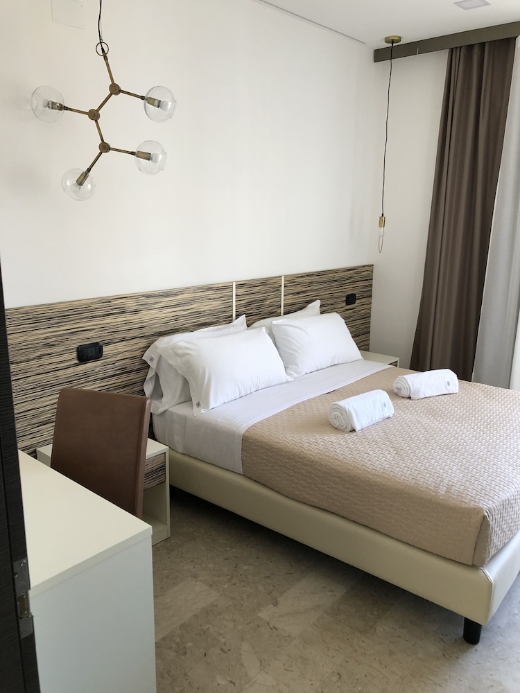 Standard Double or Twin Room photo 1