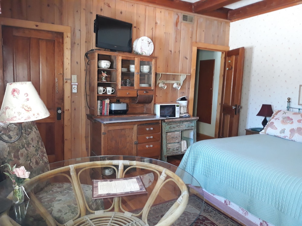 Cottage Suite #10 photo 1