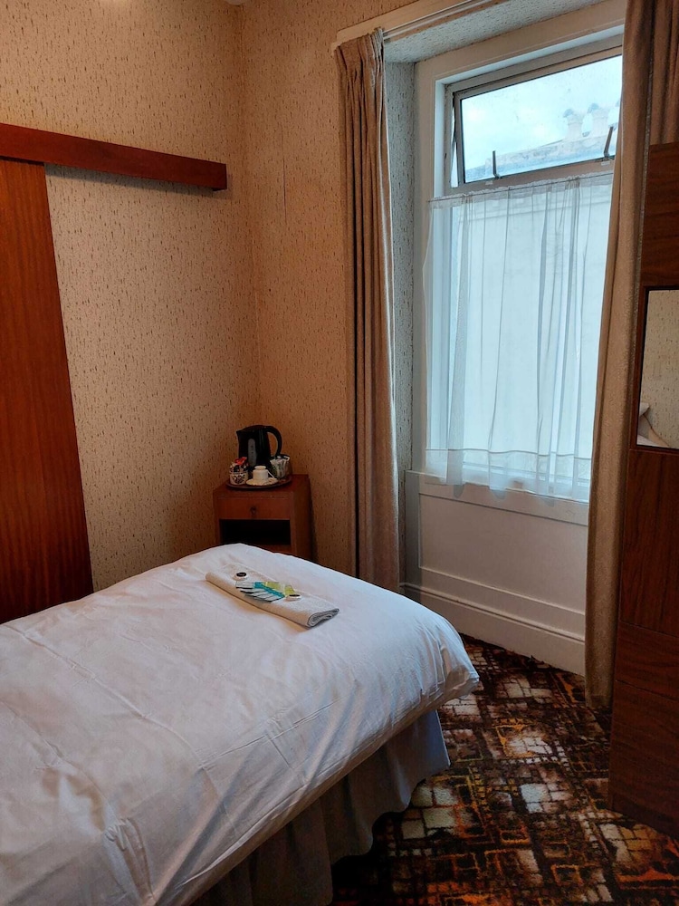 Standard Single Room, Shared Bathroom photo 1