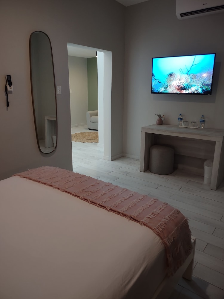 Deluxe Suite photo 3