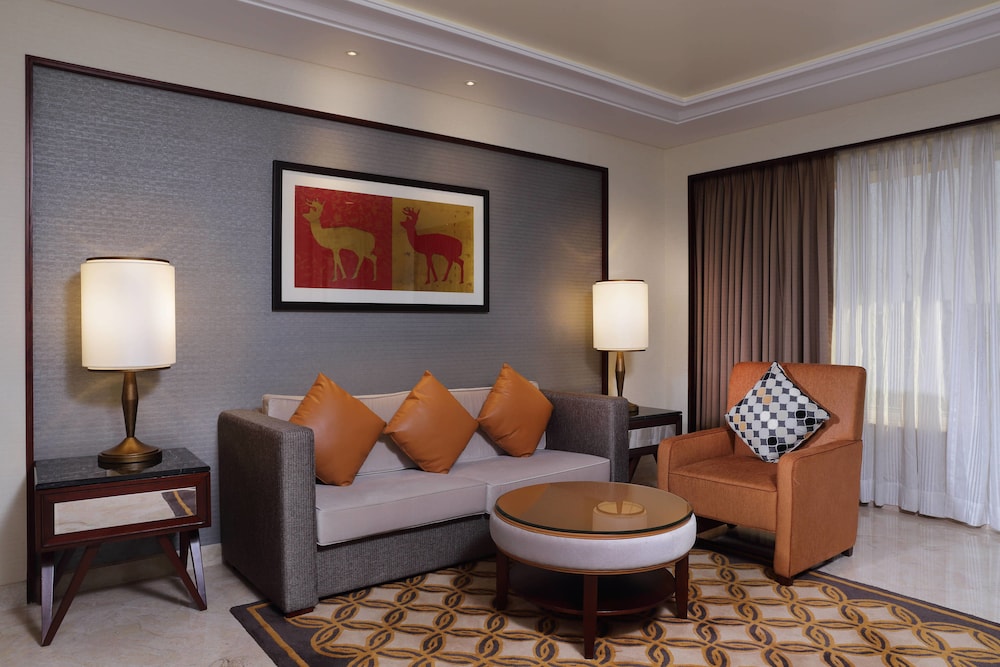 Executive Suite, 1 Bedroom - Photo 1