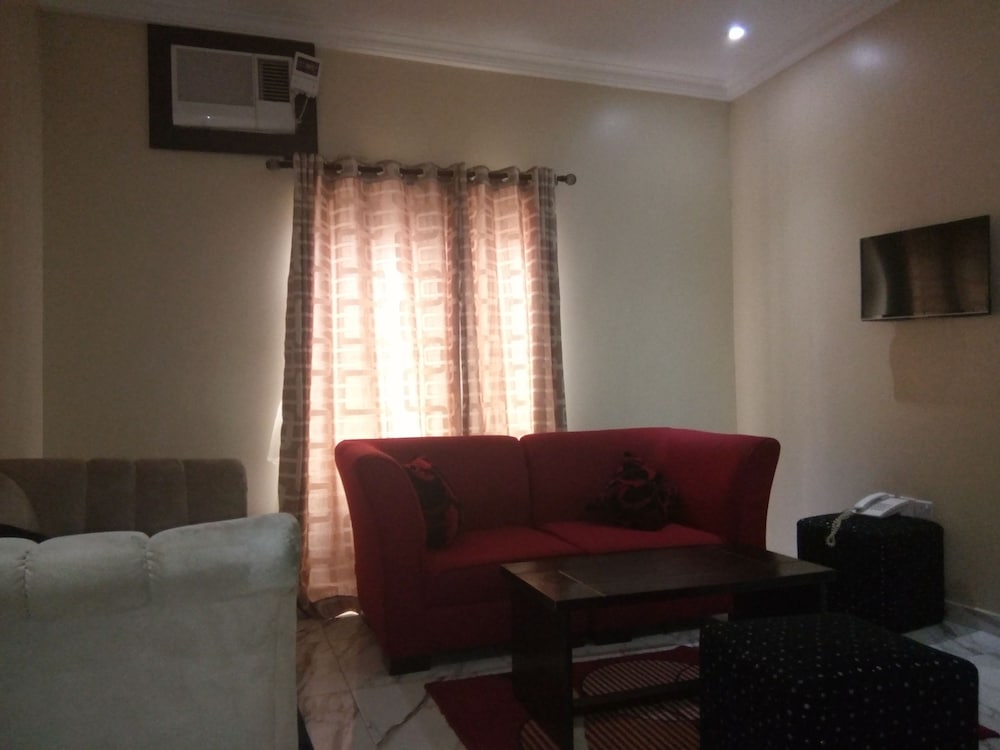 Suite - Photo 4