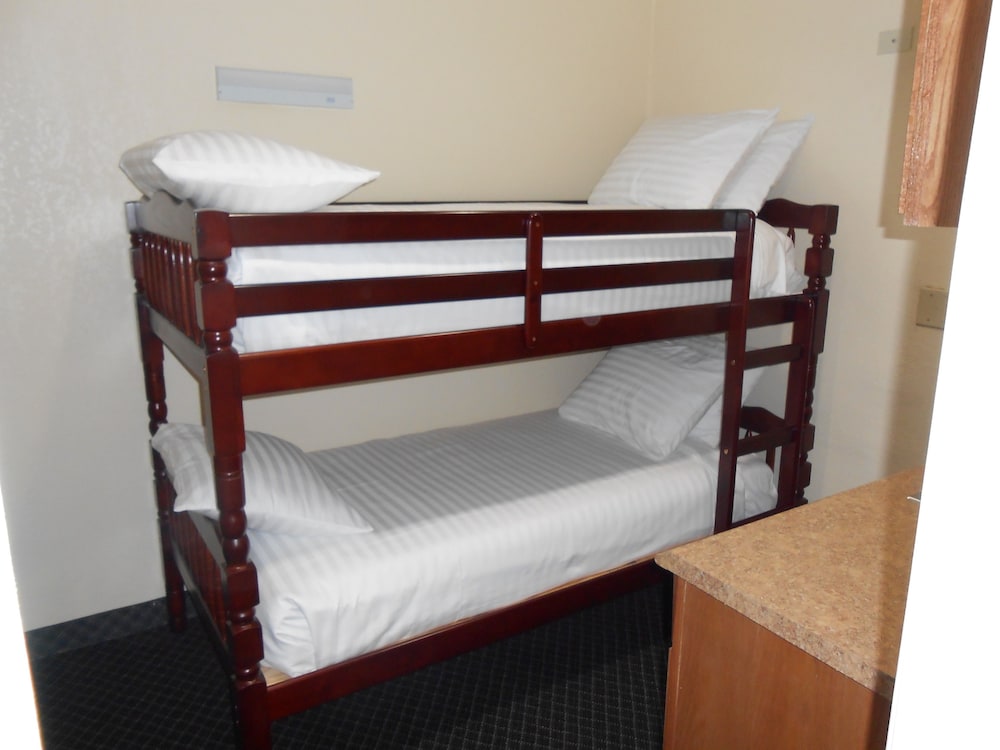 Family Suite - Bunks Separate photo 1