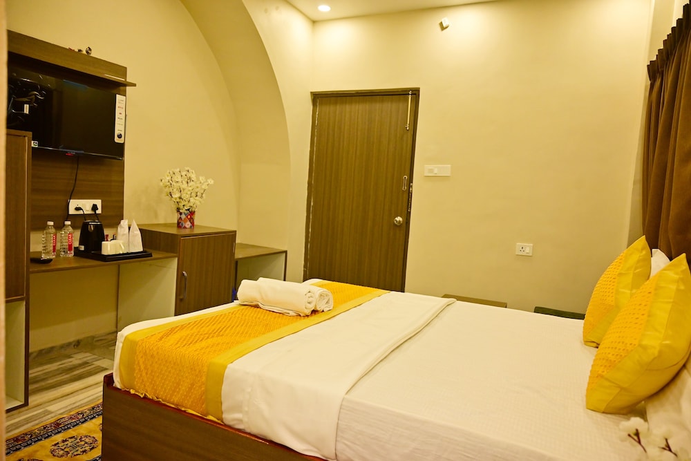 Deluxe Room - Photo 9