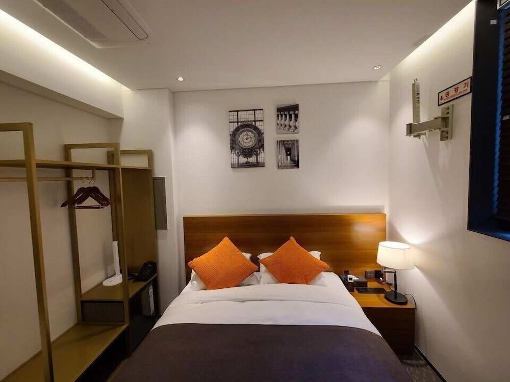 Standard Double Room - Photo 6