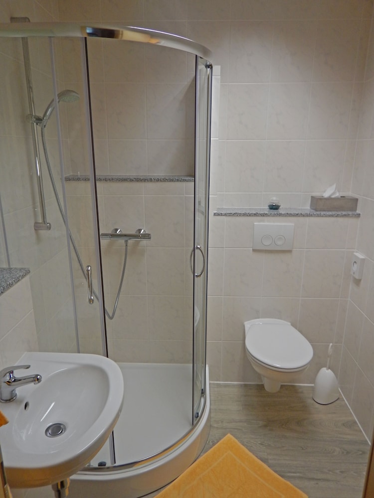 Economy Double Room, Private Bathroom photo 3