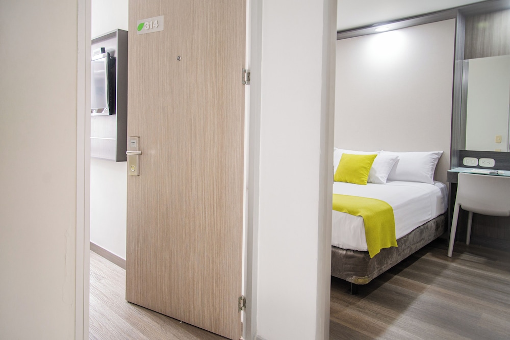 Family Room, 2 Bedrooms, Corner photo 1