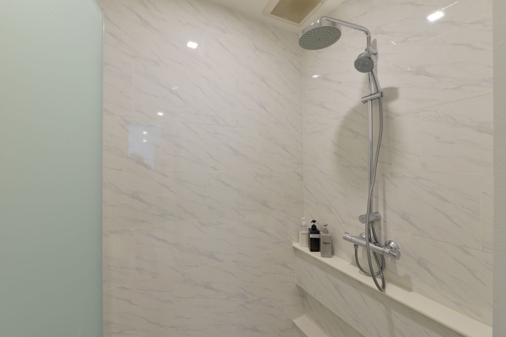 Suite - Photo 5