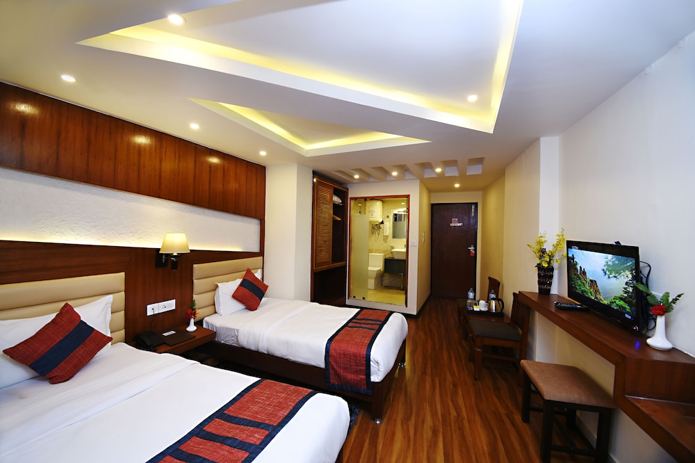 Deluxe Twin Room, Balcony (Complimentary Airport Pick-up) photo 2