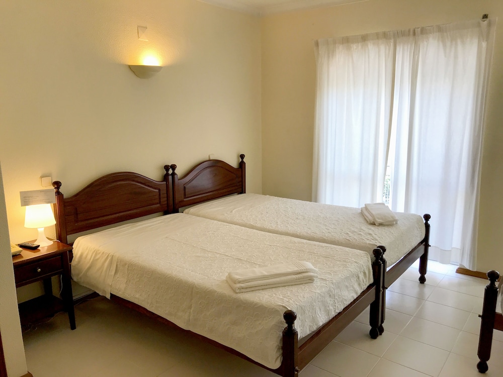Standard Twin Room, 2 Twin Beds photo 2