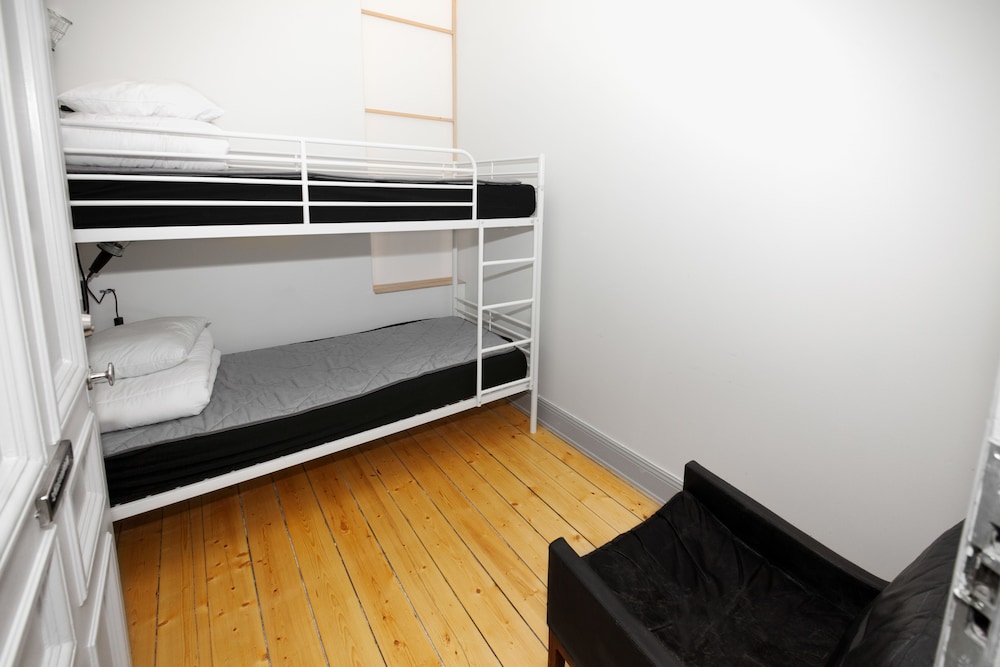 Twin Room, No Windows (Budget)