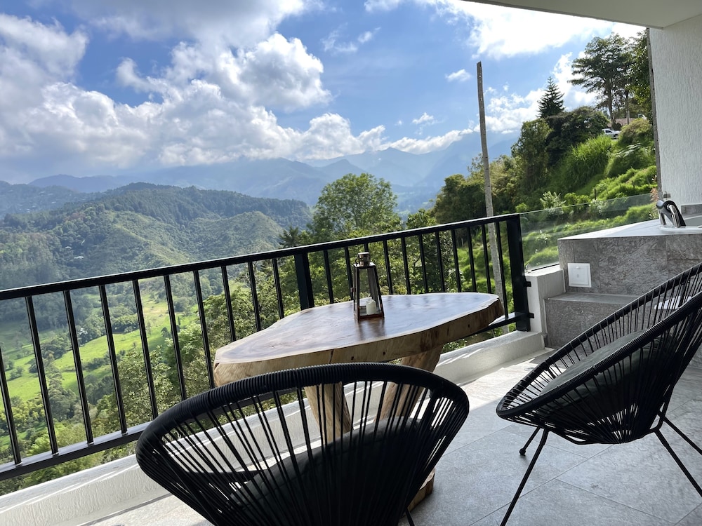 Panoramic Double Room, Mountain View, Hydromassage bathtub. photo 2