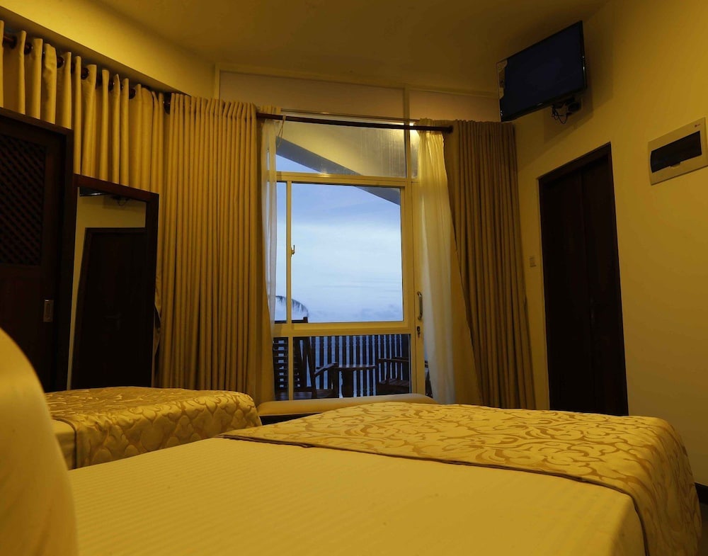 Deluxe Double Room With Sea View & Balcony