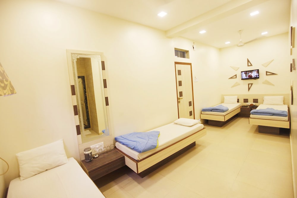 Deluxe Quadruple Room, Multiple Beds, Private Bathroom, City View