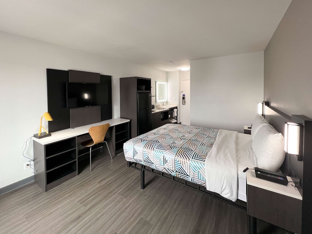Standard Room, 1 Queen Bed, Non Smoking, Kitchenette - Photo 15
