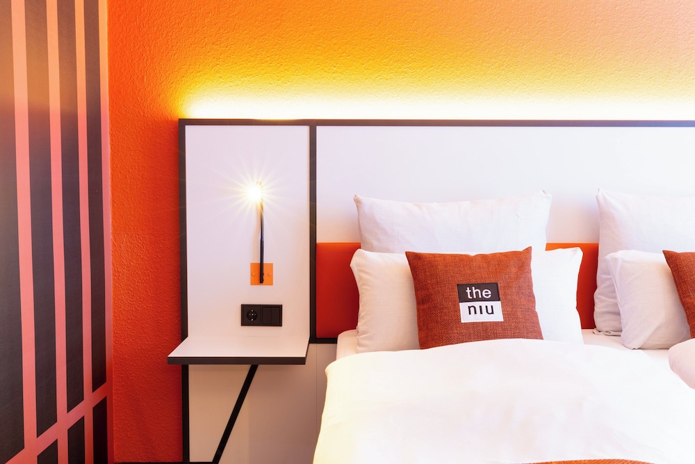 Standard Room, 1 Queen Bed, Accessible - Photo 12