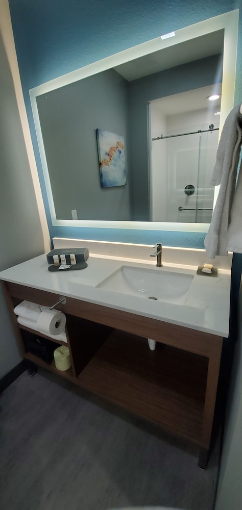 Room, 1 King Bed, Non Smoking (Efficiency) - Photo 4