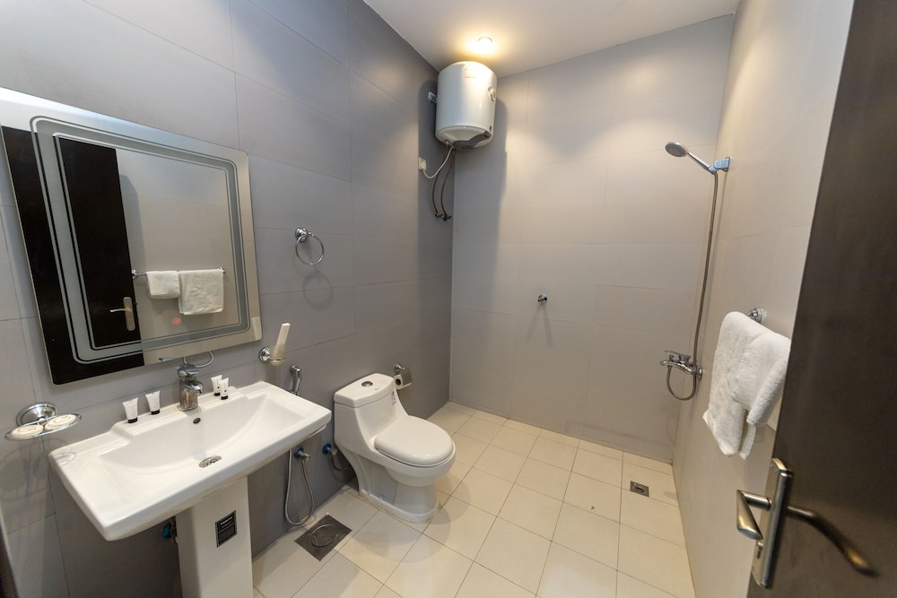 Deluxe Double Room - Photo 11