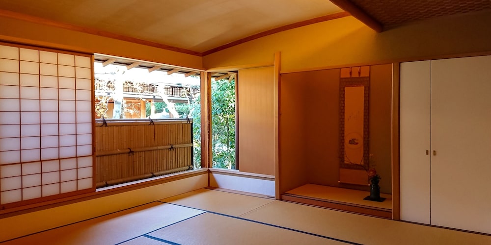 Japanese-Style Luxury Triple Room With Garden View,Non Smoking