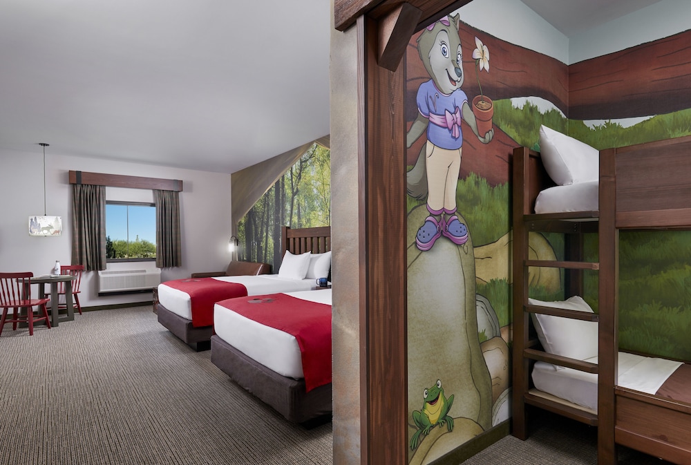 Suite (Wolf Den - Water Park Included)