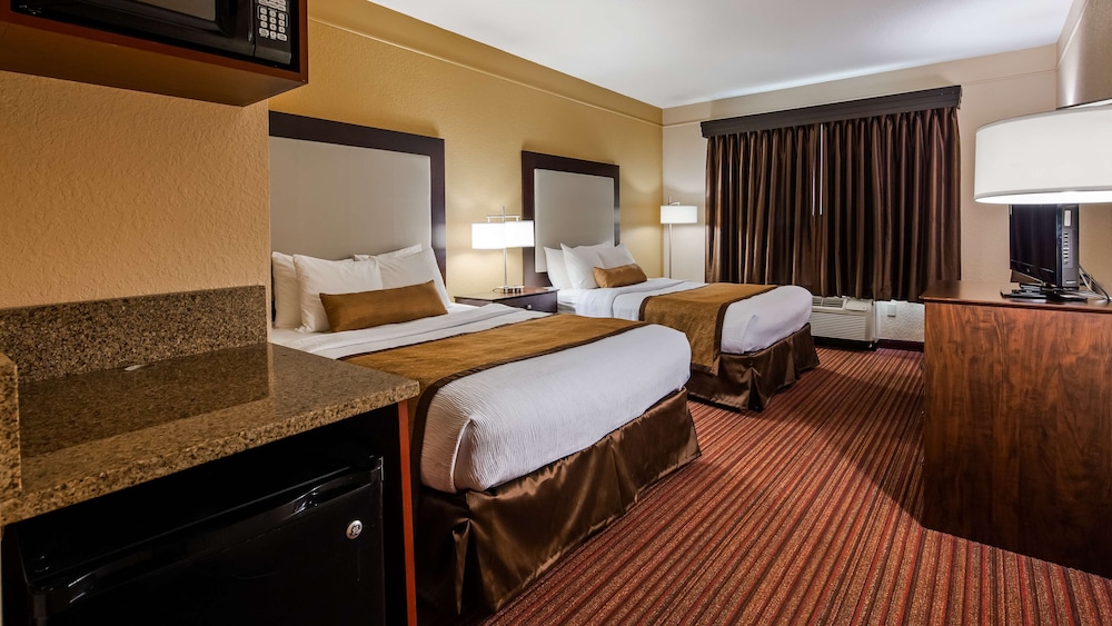 Standard Room, 2 Queen Beds, Non Smoking, Refrigerator & Microwave - Photo 1
