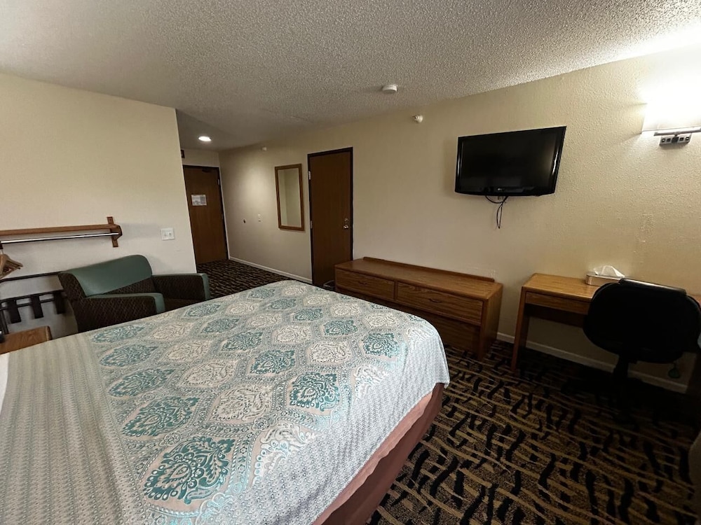Suite - Queen Bed Non-Smoking - Photo 2