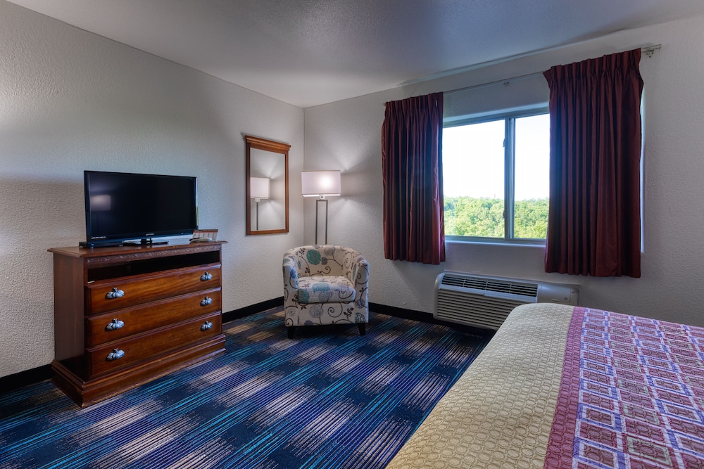 Standard Room, 1 Queen Bed photo 2