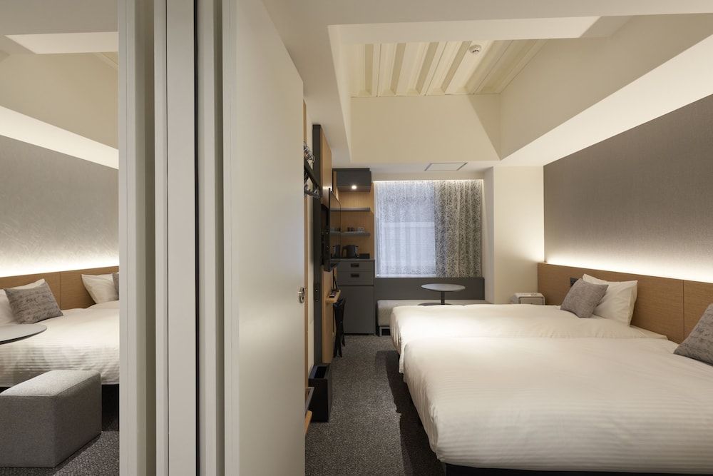 Connecting Room with 4 Single Beds - Photo 2