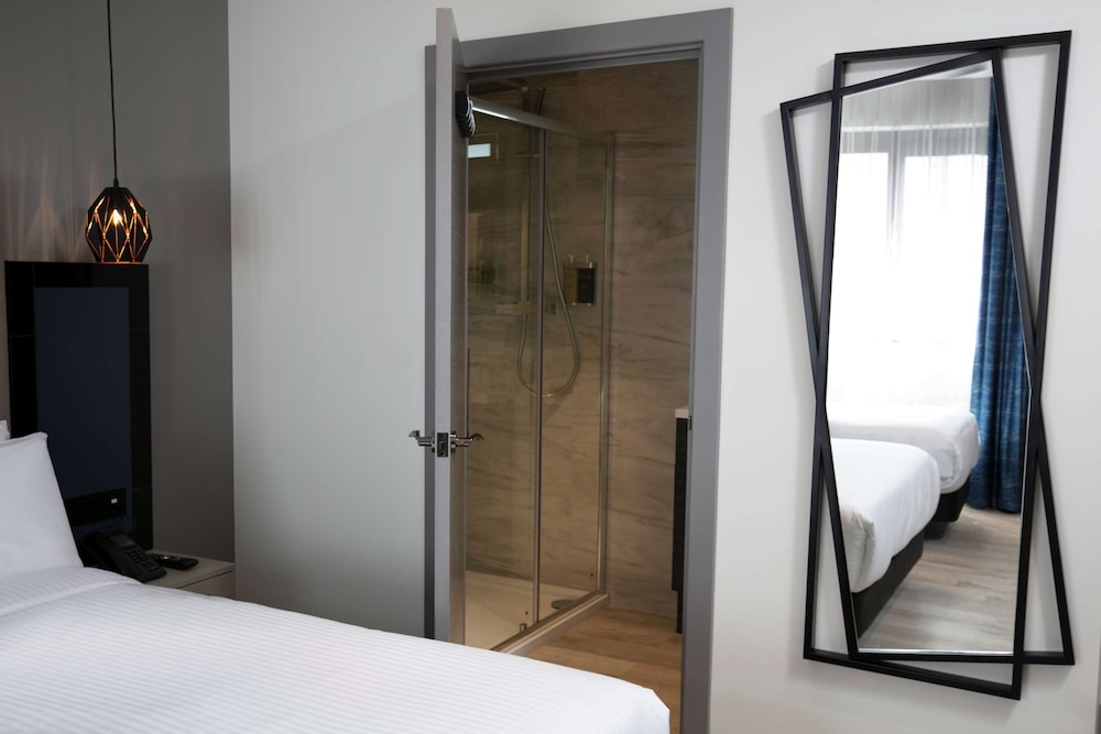 Standard Room, 1 Double Bed, Non Smoking (Shower Only)