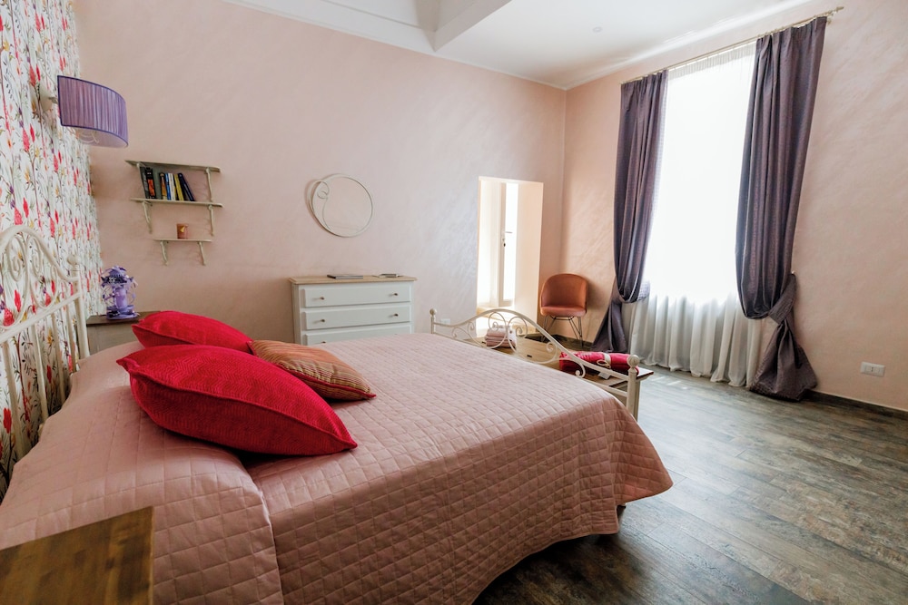 Deluxe Suite, City View