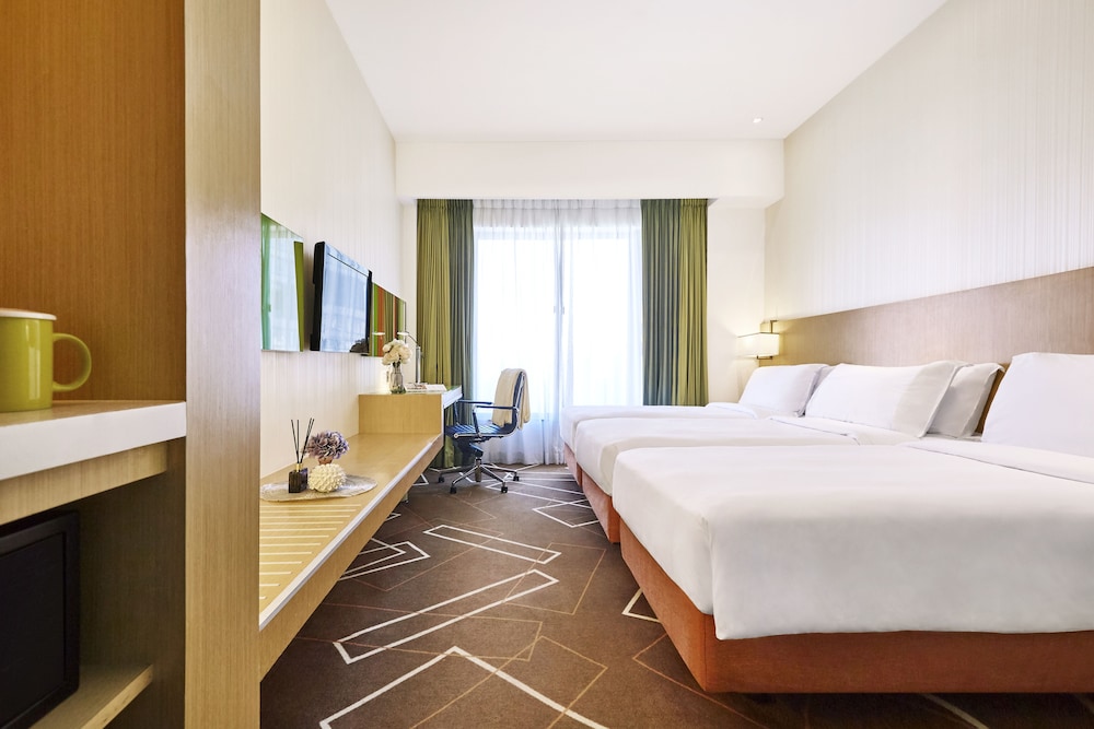 Triple Bed Room with City View